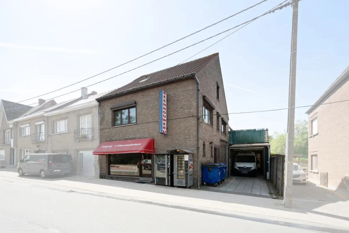 Handelszaak te  koop in Lede 9340 330000.00€  slaapkamers 463.00m² - Zoekertje 621711