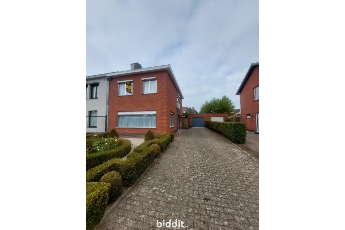 Huis te  koop in Nieuwkerken-Waas 9100 260000.00€ 3 slaapkamers m² - Zoekertje 622847