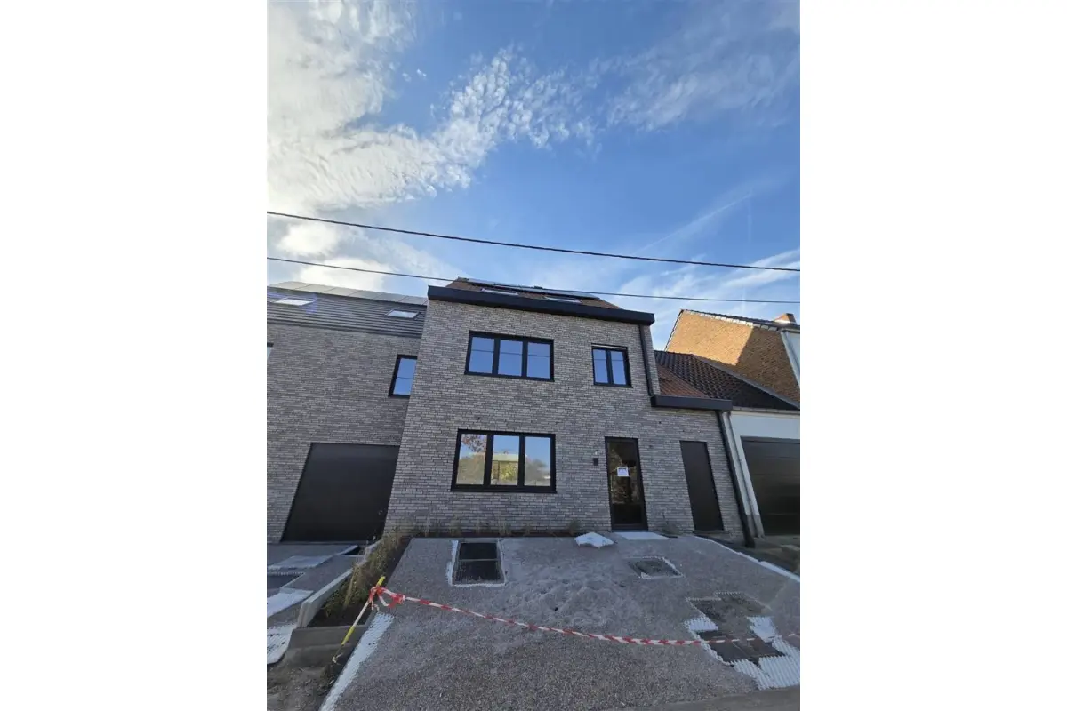 Huis te  huur in Ninove 9400 1750.00€ 4 slaapkamers 257.00m² - Zoekertje 623168