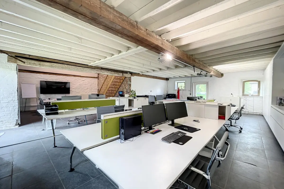 Handelszaak te  huur in Destelbergen 9070 1685.00€  slaapkamers 166.00m² - Zoekertje 624490