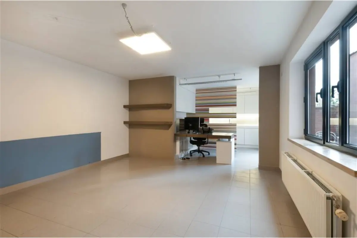 Handelszaak te  koop in Oudenaarde 9700 99000.00€  slaapkamers 51.00m² - Zoekertje 623975