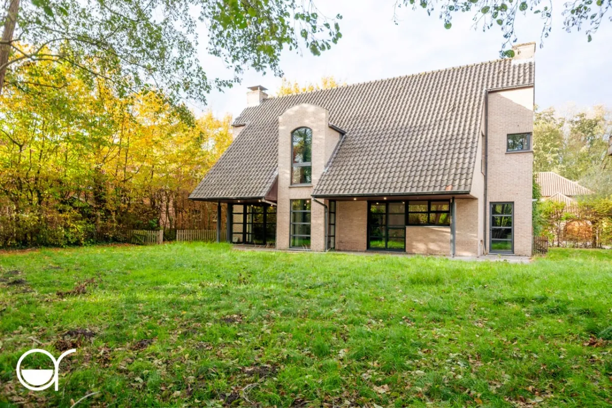 Huis te  koop in Deurle 9831 895000.00€ 4 slaapkamers 260.00m² - Zoekertje 628021