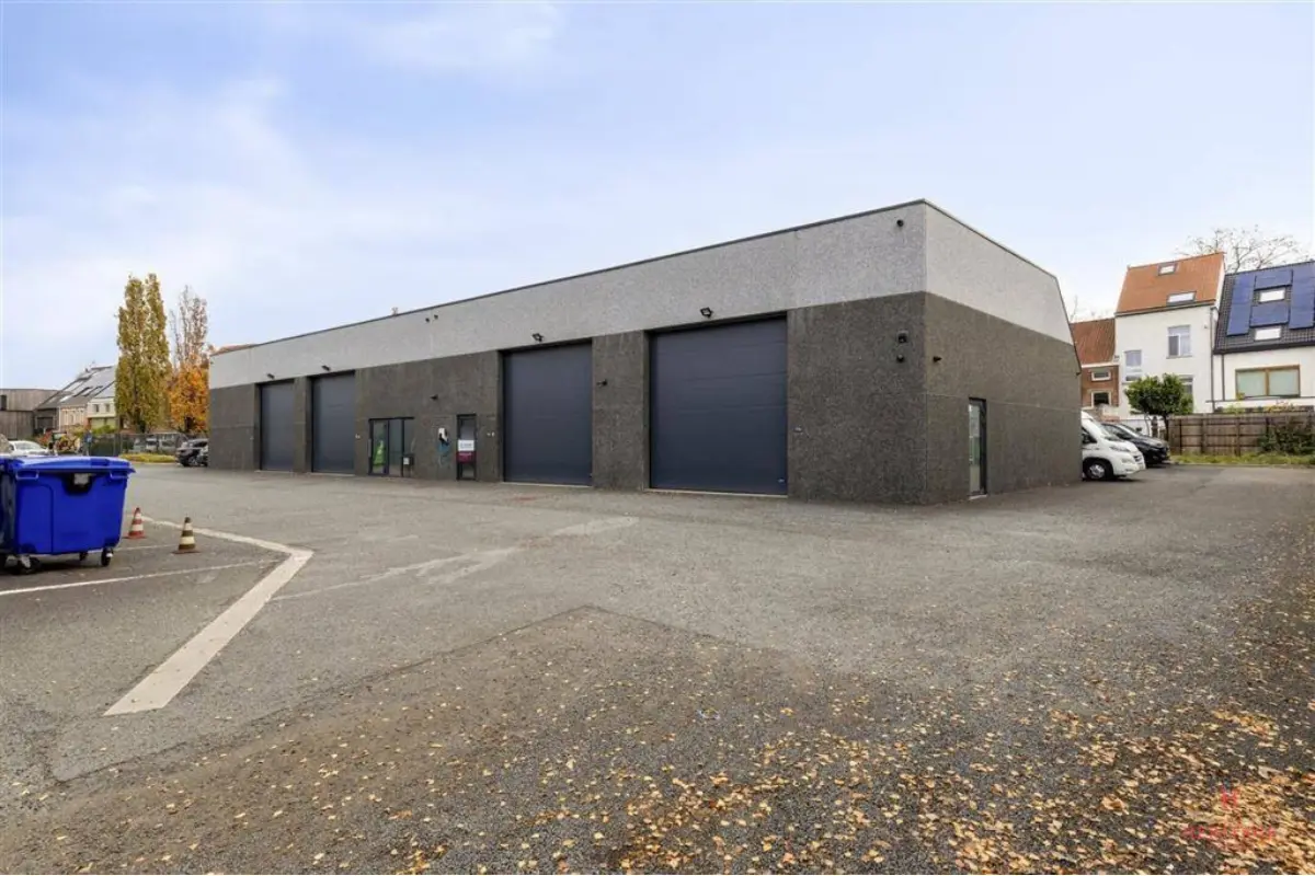 Handelszaak te  huur in Sint-Amandsberg 9040 1200.00€  slaapkamers 110.00m² - Zoekertje 629554