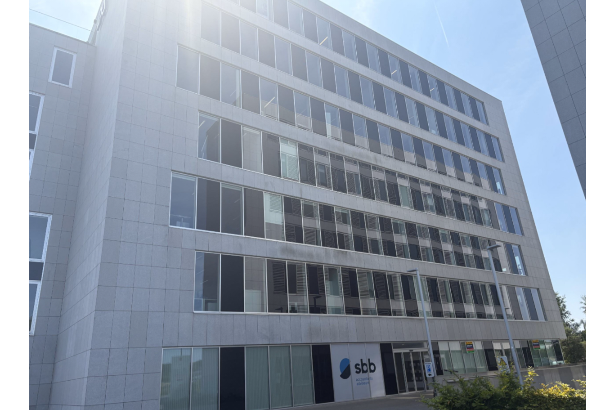 Handelszaak te  koop in Erembodegem 9320 1677500.00€  slaapkamers 610.00m² - Zoekertje 630959