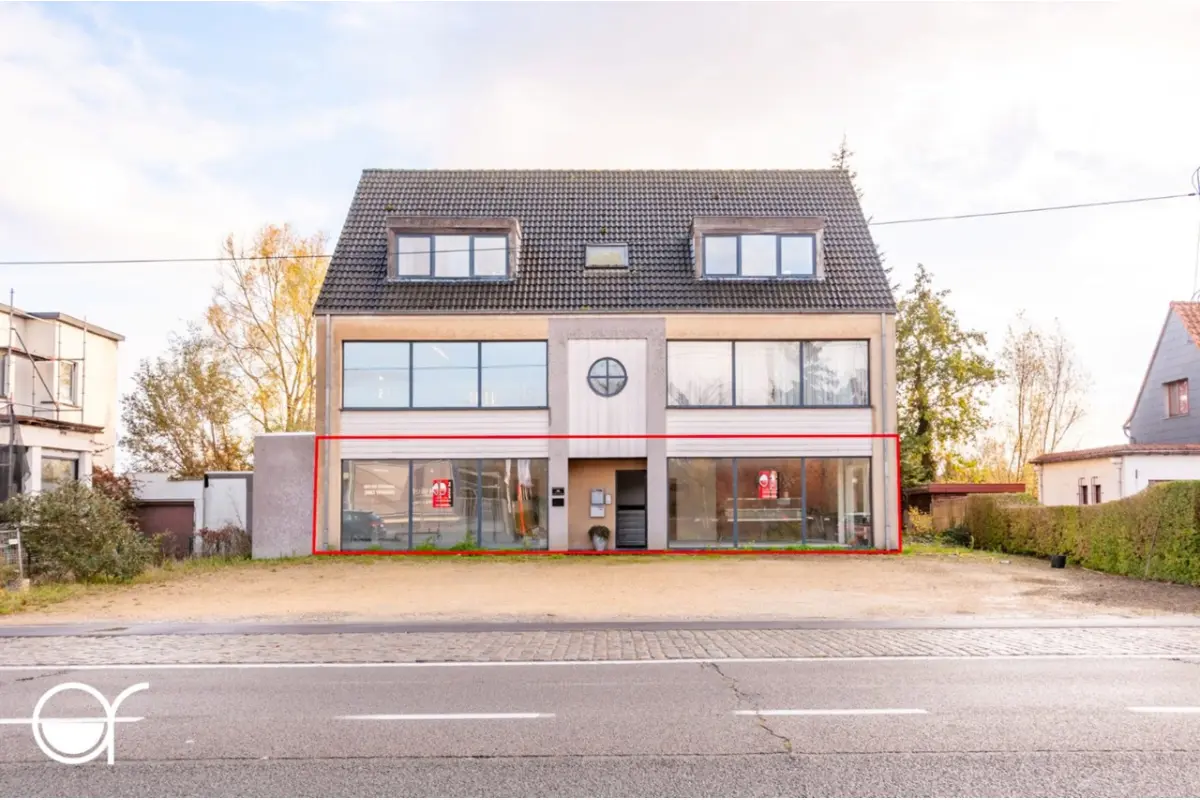 Handelszaak te  in Deinze 9800 374000.00€  slaapkamers m² - Zoekertje 631176