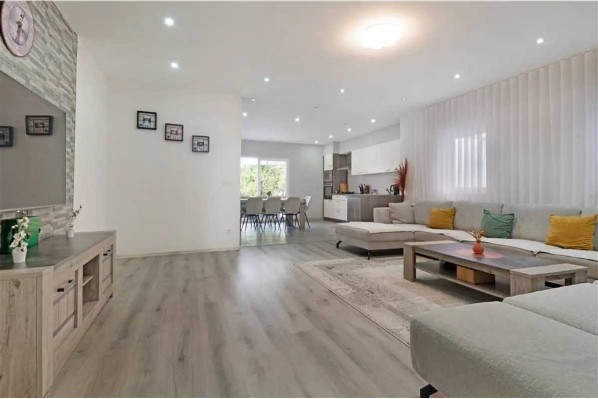 Huis te  koop in Denderwindeke 9400 375000.00€ 3 slaapkamers 145.00m² - Zoekertje 632348