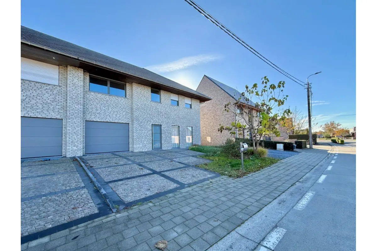 Huis te  koop in Oosteeklo 9968 535000.00€ 4 slaapkamers m² - Zoekertje 633744