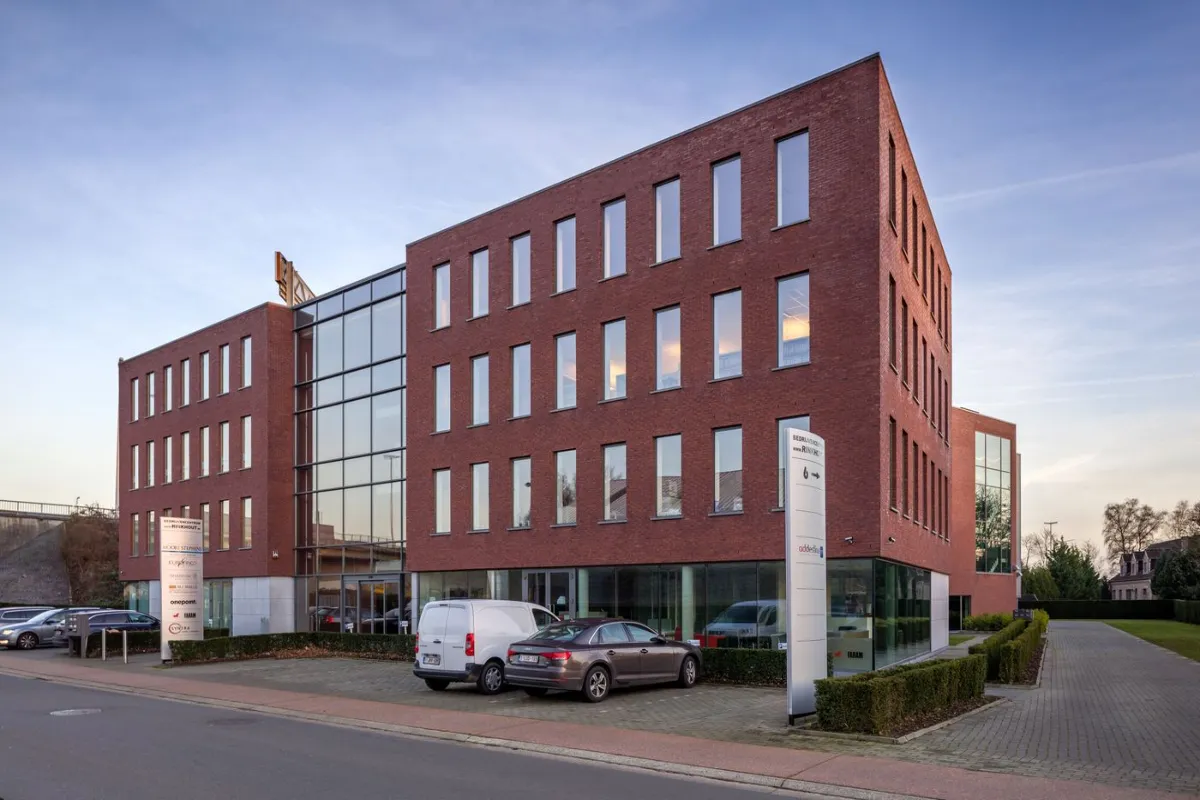 Handelszaak te  huur in Zele 9240 3250.00€  slaapkamers 375.00m² - Zoekertje 634986