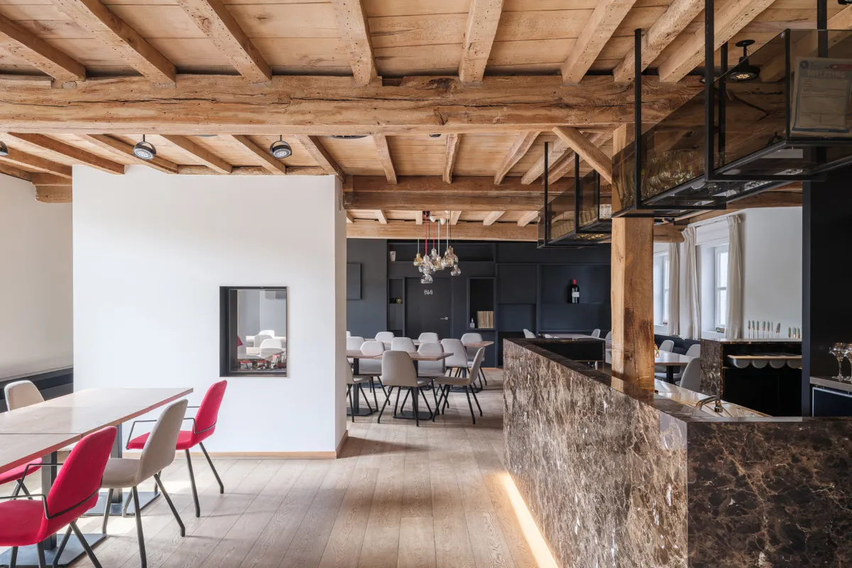 Handelszaak te  koop in Oudenaarde 9700 770000.00€  slaapkamers 329.00m² - Zoekertje 635576