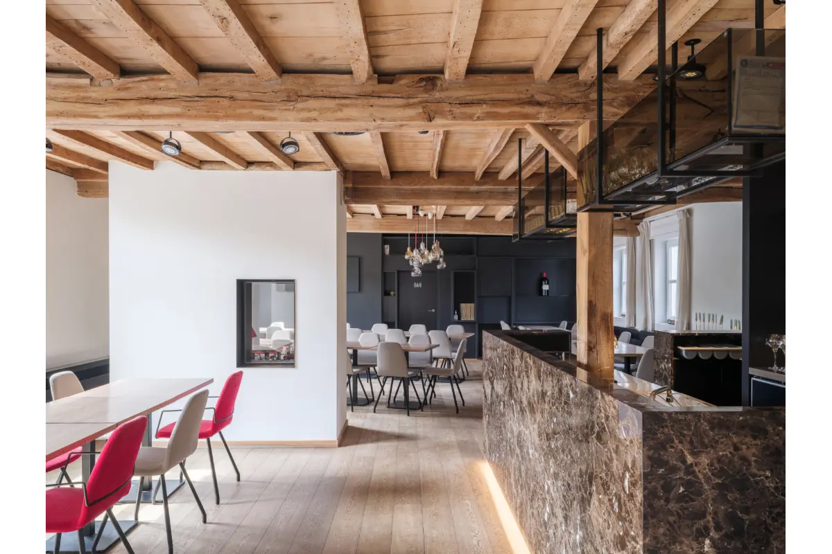 Handelszaak te  koop in Oudenaarde 9700 770000.00€  slaapkamers 329.00m² - Zoekertje 635576