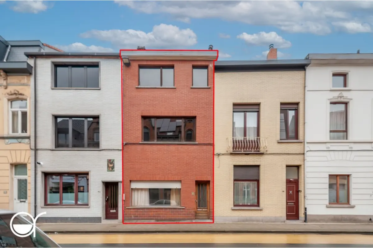 Appartementsgebouw te  koop in Sint-Amandsberg 9040 345000.00€ 3 slaapkamers m² - Zoekertje 636270