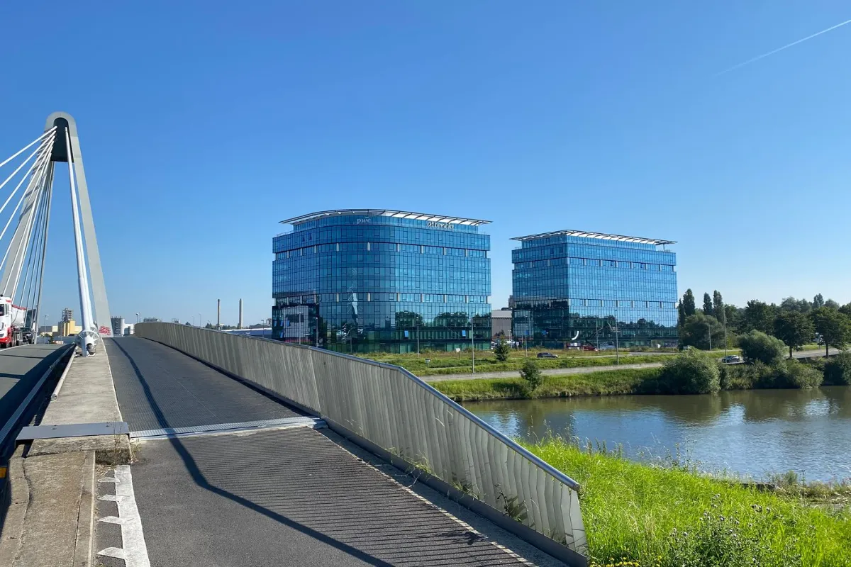 Handelszaak te  huur in Gent 9000 5396.00€  slaapkamers 370.00m² - Zoekertje 636801