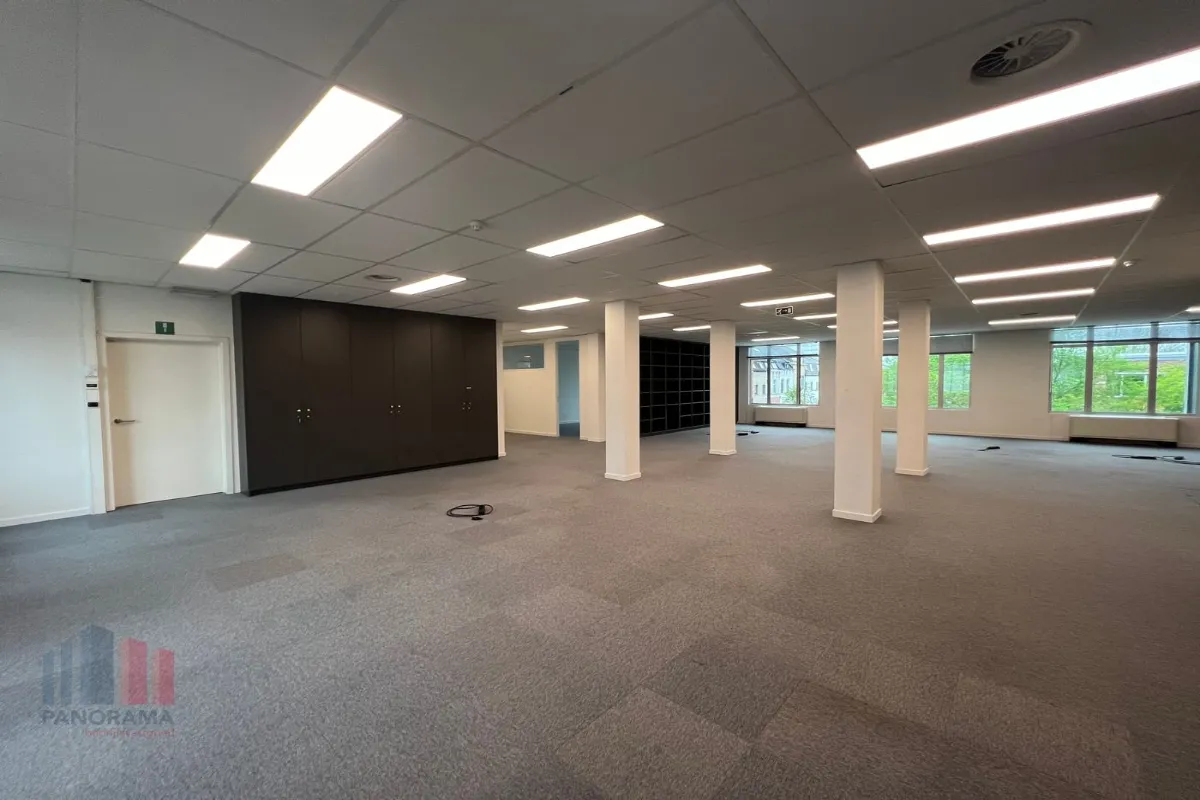 Handelszaak te  huur in Gentbrugge 9050 8388.00€  slaapkamers 521.00m² - Zoekertje 636811