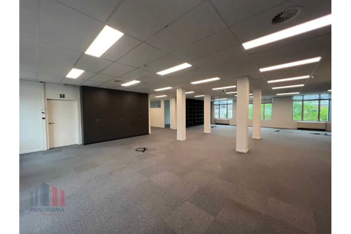 Handelszaak te  huur in Gentbrugge 9050 8388.00€  slaapkamers 521.00m² - Zoekertje 636811