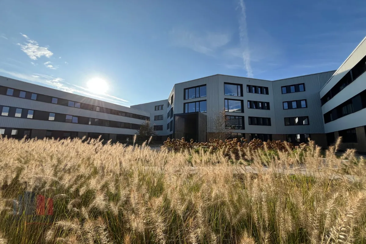 Handelszaak te  huur in Zwijnaarde 9052 3230.00€  slaapkamers 250.00m² - Zoekertje 636820