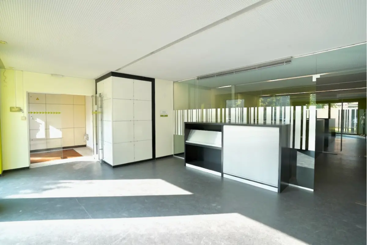 Handelszaak te  huur in Ertvelde 9940 995.00€  slaapkamers m² - Zoekertje 638552