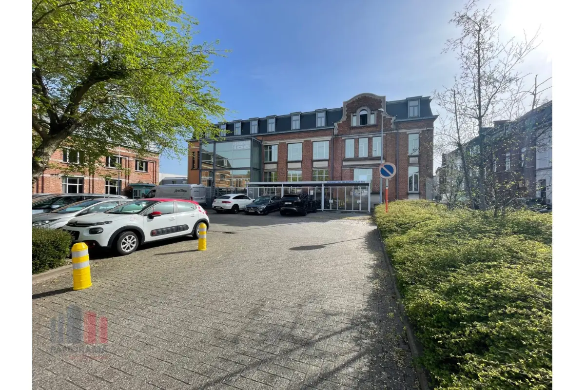 Handelszaak te  huur in Gentbrugge 9050 2555.00€  slaapkamers 266.00m² - Zoekertje 639872