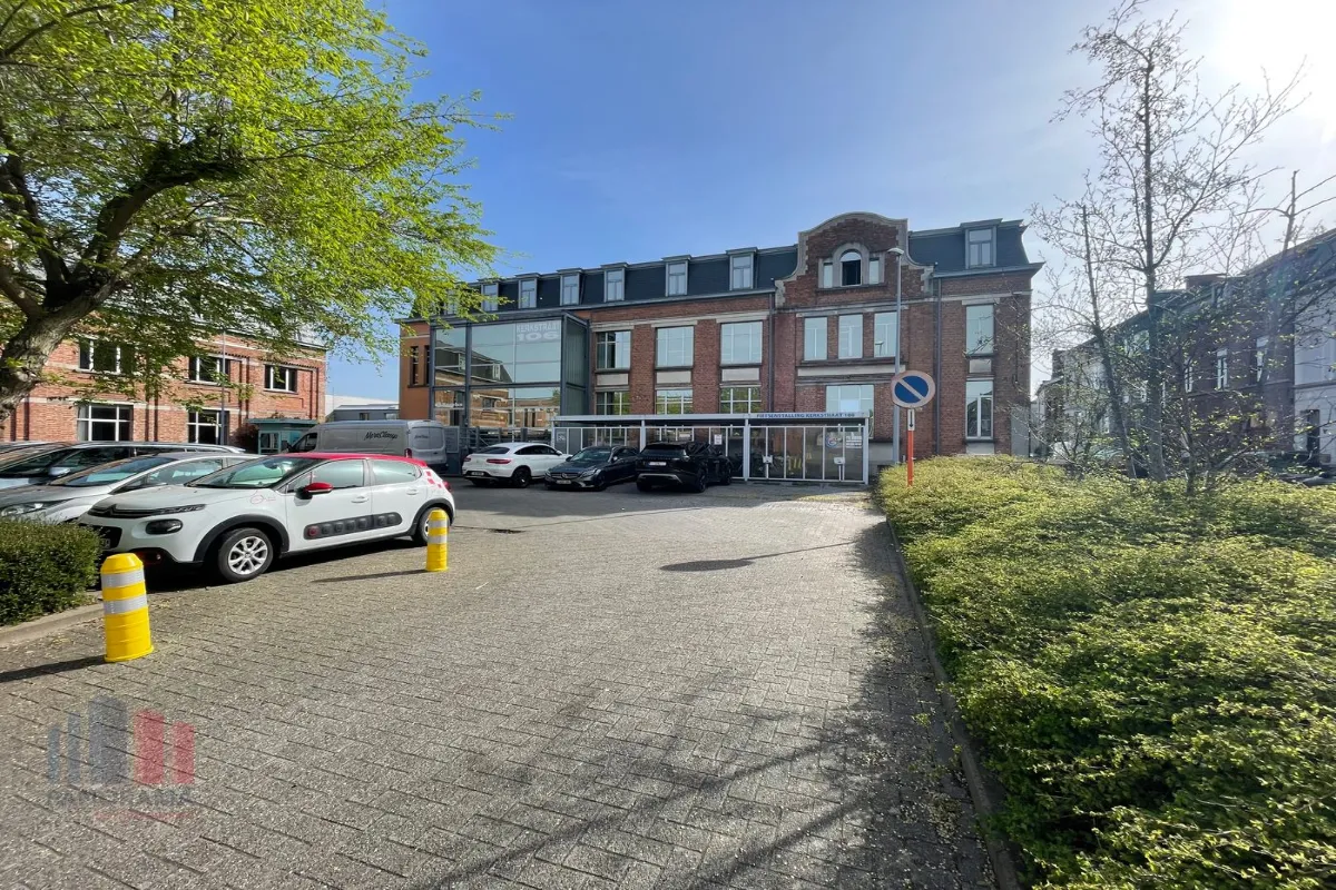Handelszaak te  huur in Gentbrugge 9050 2555.00€  slaapkamers 266.00m² - Zoekertje 639872