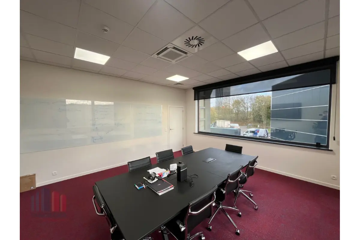 Handelszaak te  huur in Sint-Denijs-Westrem 9051 3229.00€  slaapkamers 250.00m² - Zoekertje 641860