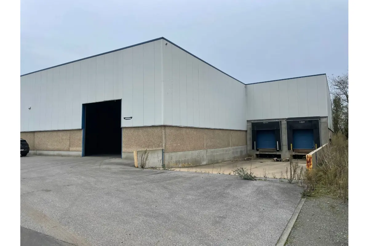 Handelszaak te  huur in Sint-Niklaas 9100 10560.00€  slaapkamers 3017.00m² - Zoekertje 642973