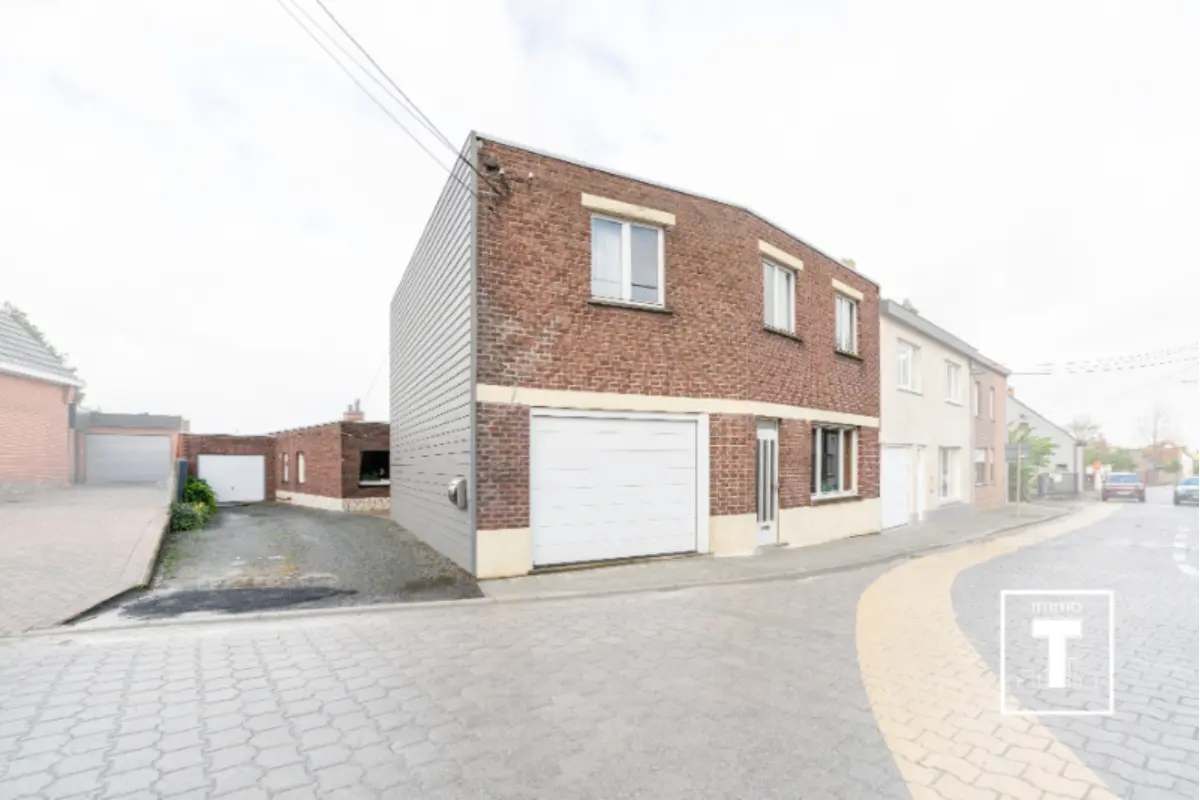 Huis te  koop in Gavere 9890 345000.00€ 3 slaapkamers 292.00m² - Zoekertje 642705