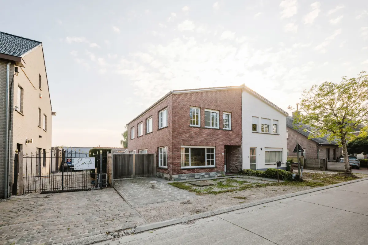 Huis te  koop in Nazareth 9810 330000.00€ 3 slaapkamers 184.00m² - Zoekertje 643053