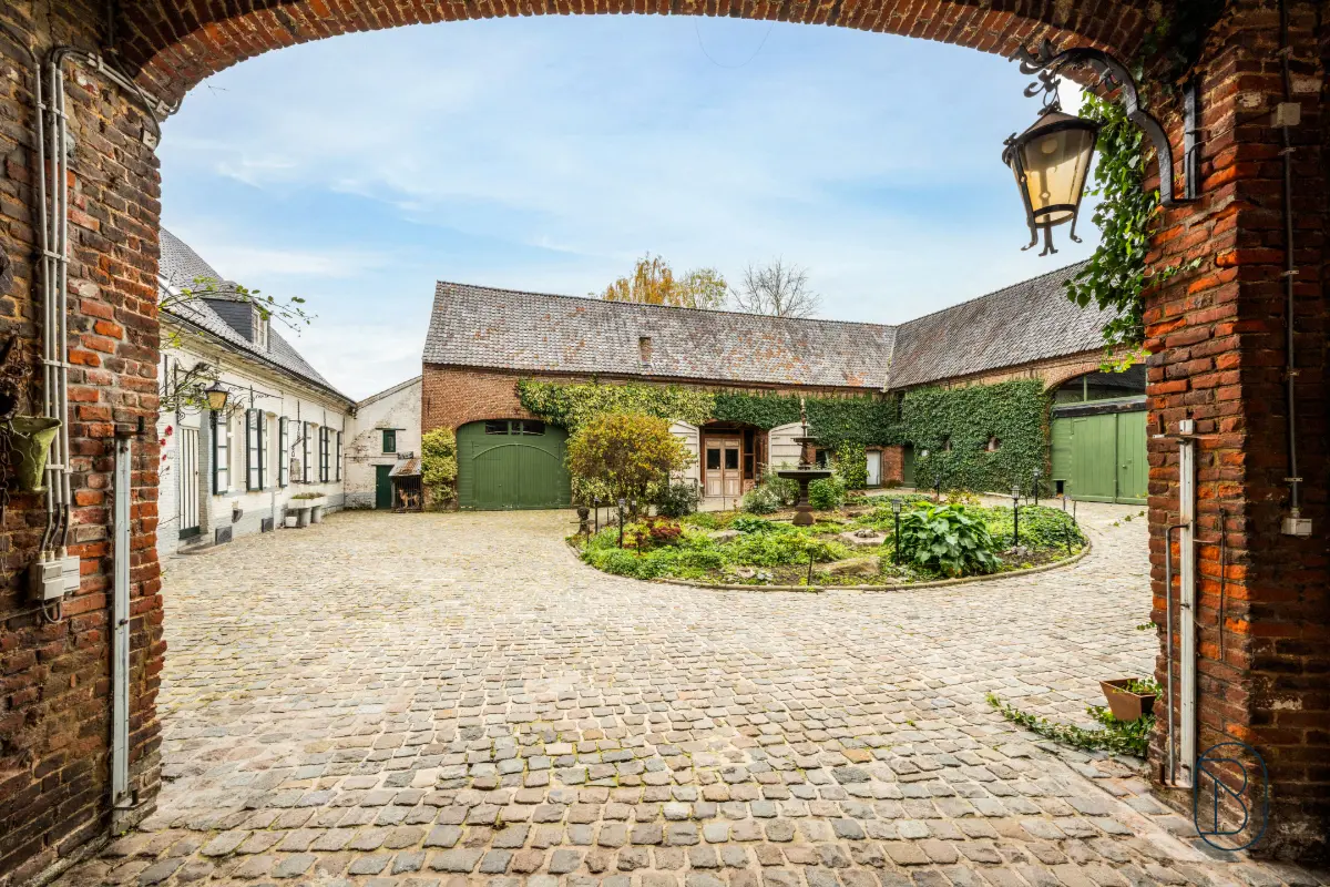 Bungalow te  koop in Brakel 9660 1375000.00€ 5 slaapkamers 622.00m² - Zoekertje 644016