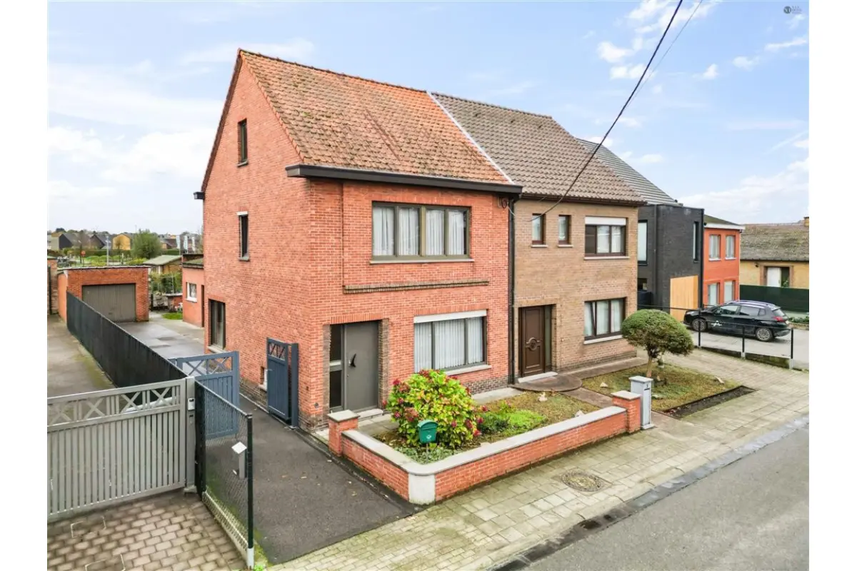 Huis te  koop in Stekene 9190 280000.00€ 3 slaapkamers m² - Zoekertje 646183