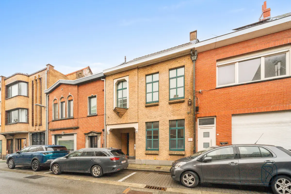 Mixgebouw te  koop in Gavere 9890 325000.00€ 3 slaapkamers 320.00m² - Zoekertje 647466
