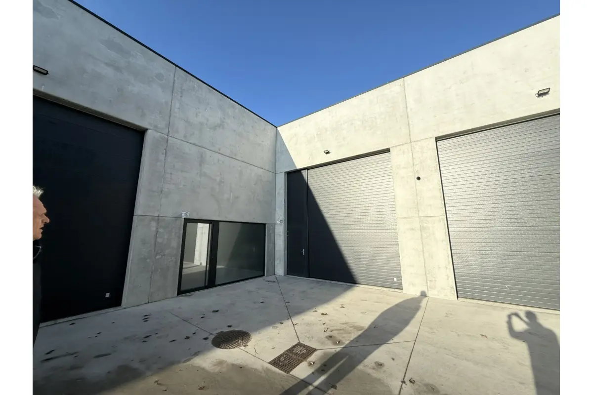 Handelszaak te  huur in Evergem 9940 1275.00€  slaapkamers 232.00m² - Zoekertje 647486