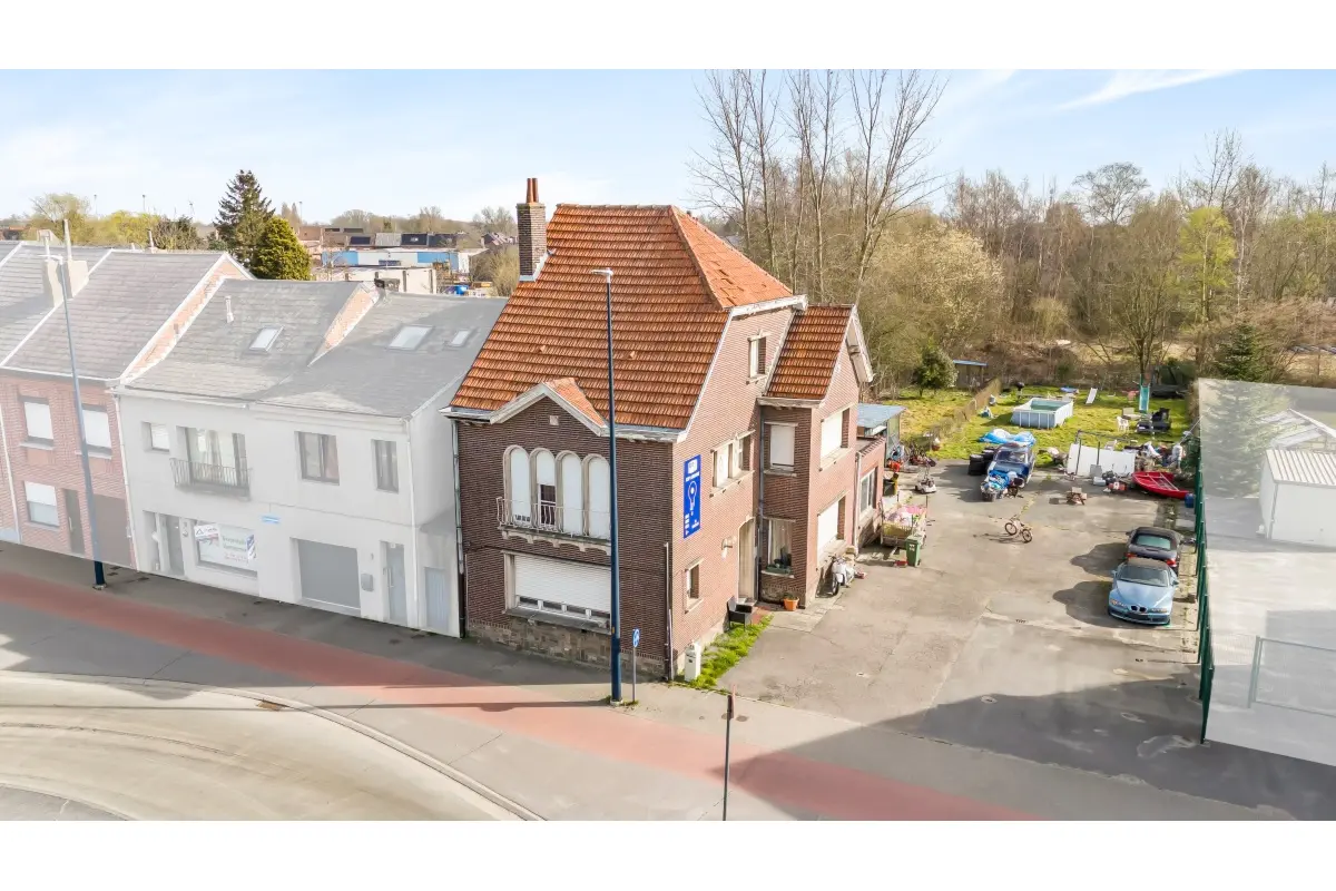 Huis te  koop in Lebbeke 9280 270000.00€ 3 slaapkamers 259.00m² - Zoekertje 648054