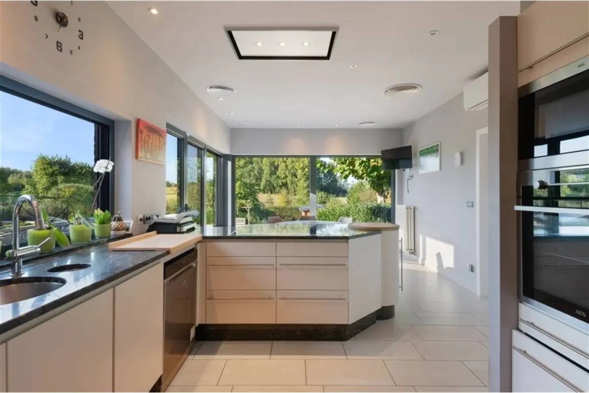 Huis te  koop in Oosterzele 9860 945000.00€ 6 slaapkamers 350.00m² - Zoekertje 648519