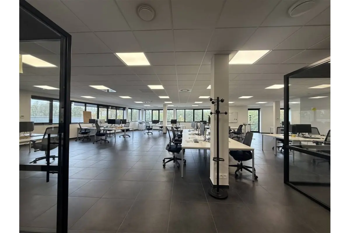 Handelszaak te  huur in Evergem 9940 5161.00€  slaapkamers m² - Zoekertje 649736