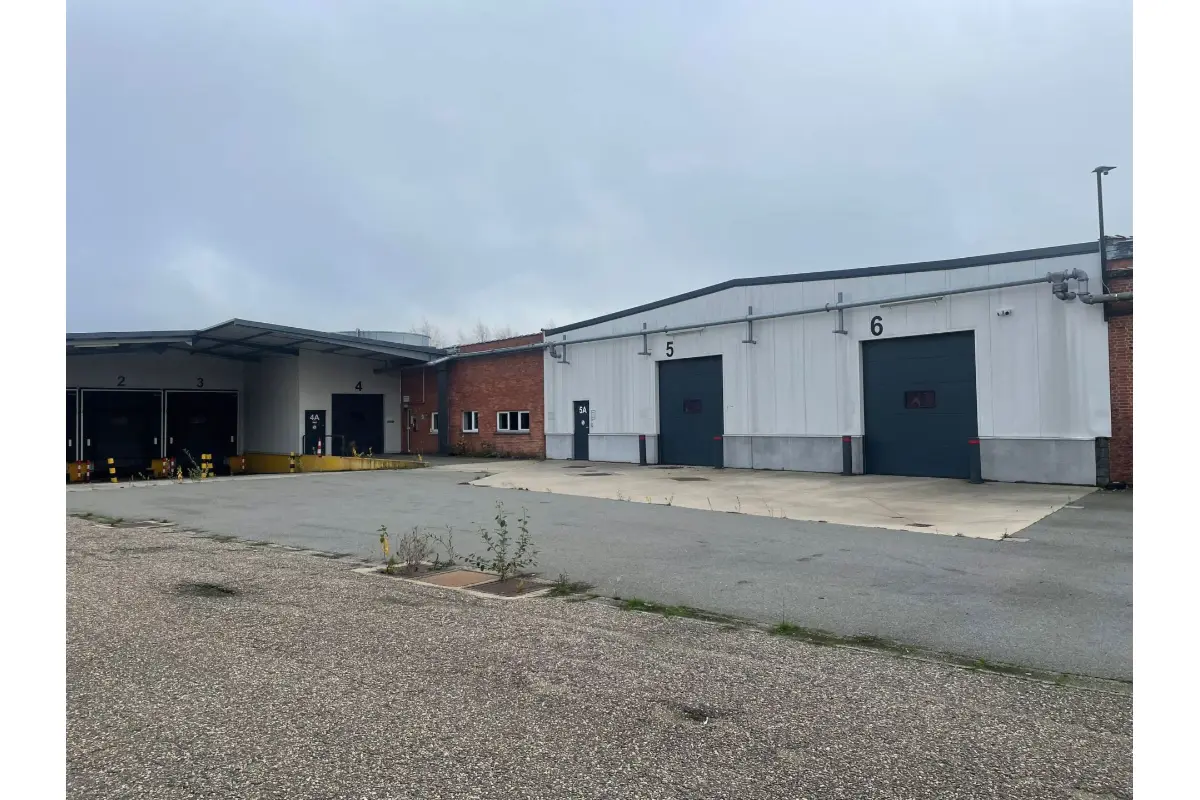 Handelszaak te  huur in Sint-Niklaas 9100 5531.00€  slaapkamers 1475.00m² - Zoekertje 649940