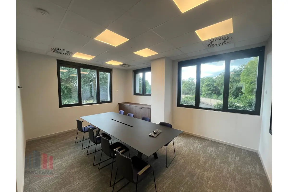 Handelszaak te  huur in Zwijnaarde 9052 11440.00€  slaapkamers 1056.00m² - Zoekertje 651189