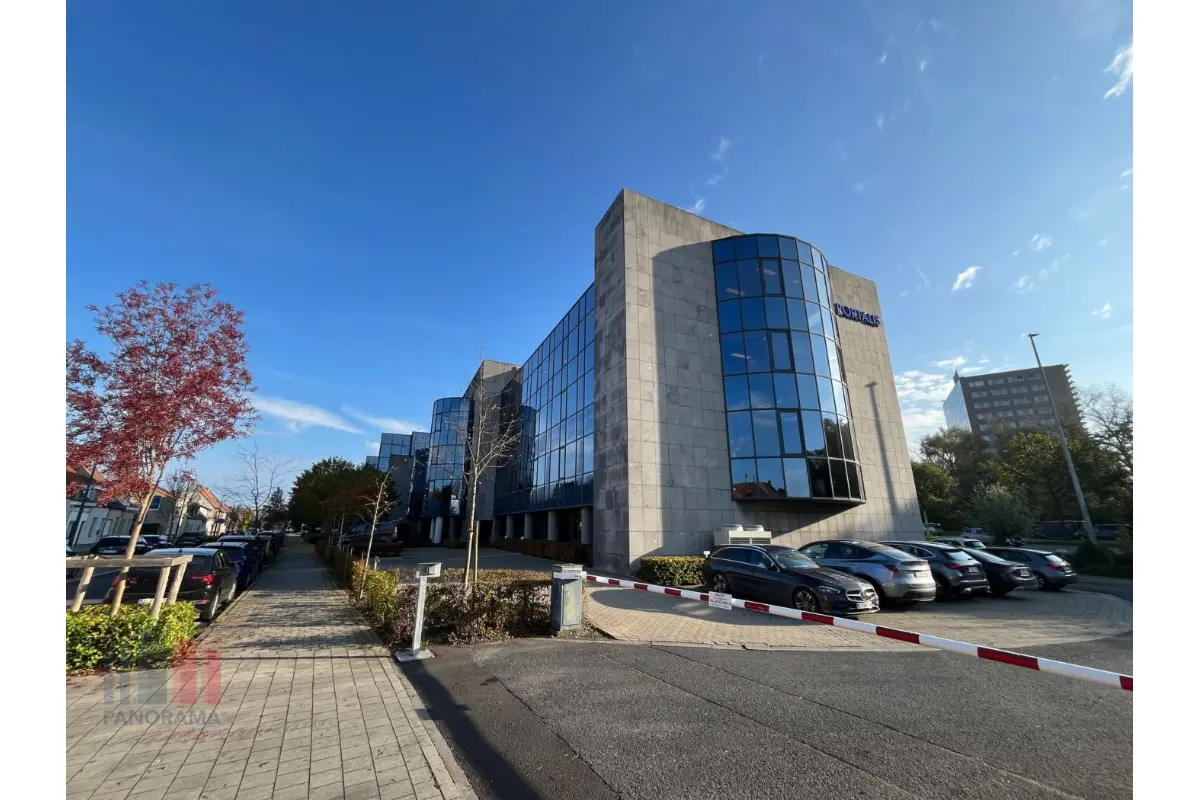 Handelszaak te  huur in Zwijnaarde 9052 6765.00€  slaapkamers 738.00m² - Zoekertje 651180