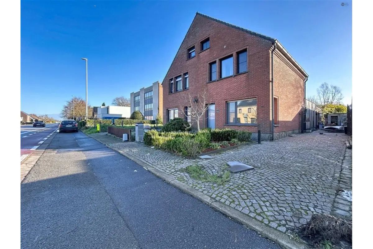 Huis te  koop in Sint-Niklaas 9100 439000.00€ 4 slaapkamers 234.00m² - Zoekertje 652710