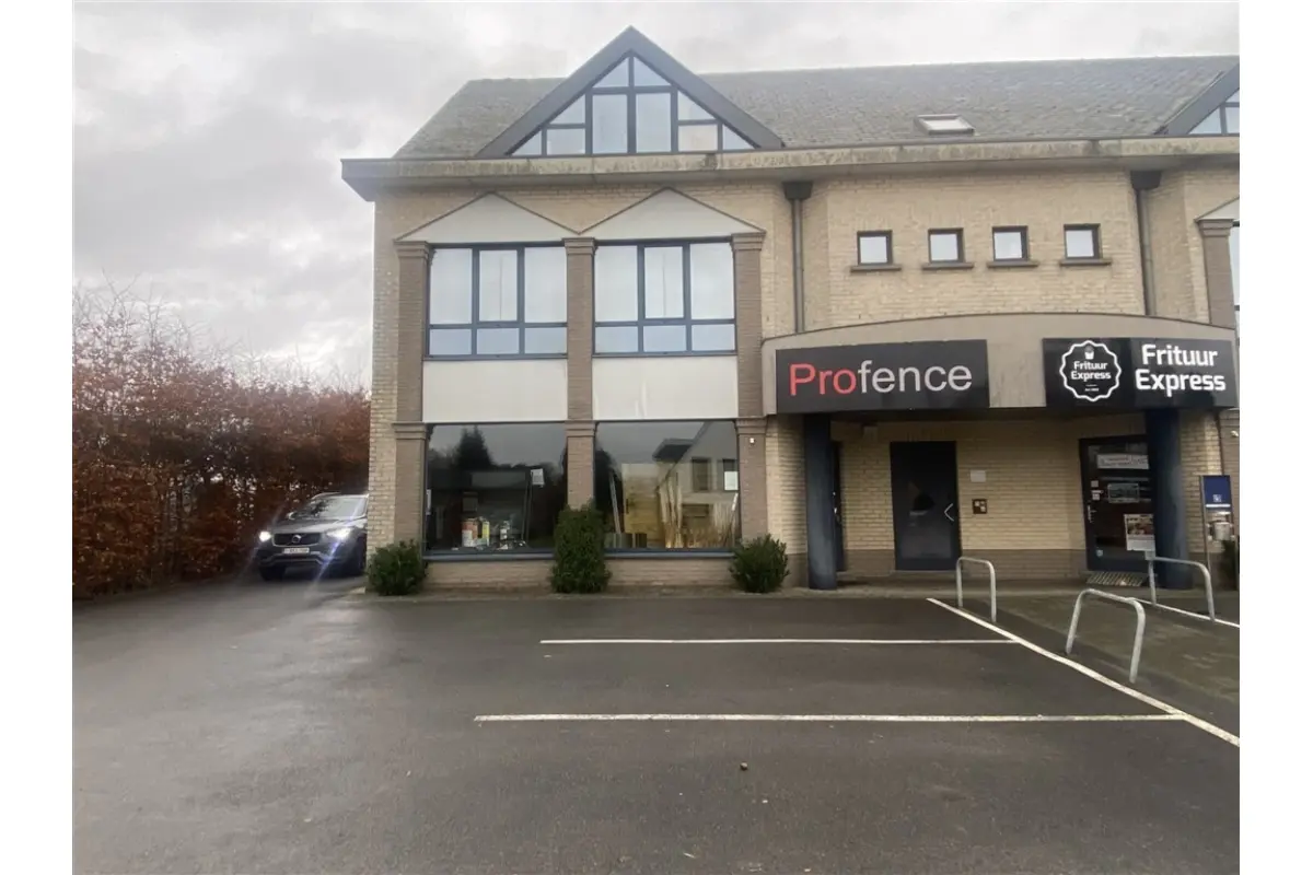 Handelszaak te  huur in Stekene 9190 2000.00€  slaapkamers 200.00m² - Zoekertje 652352