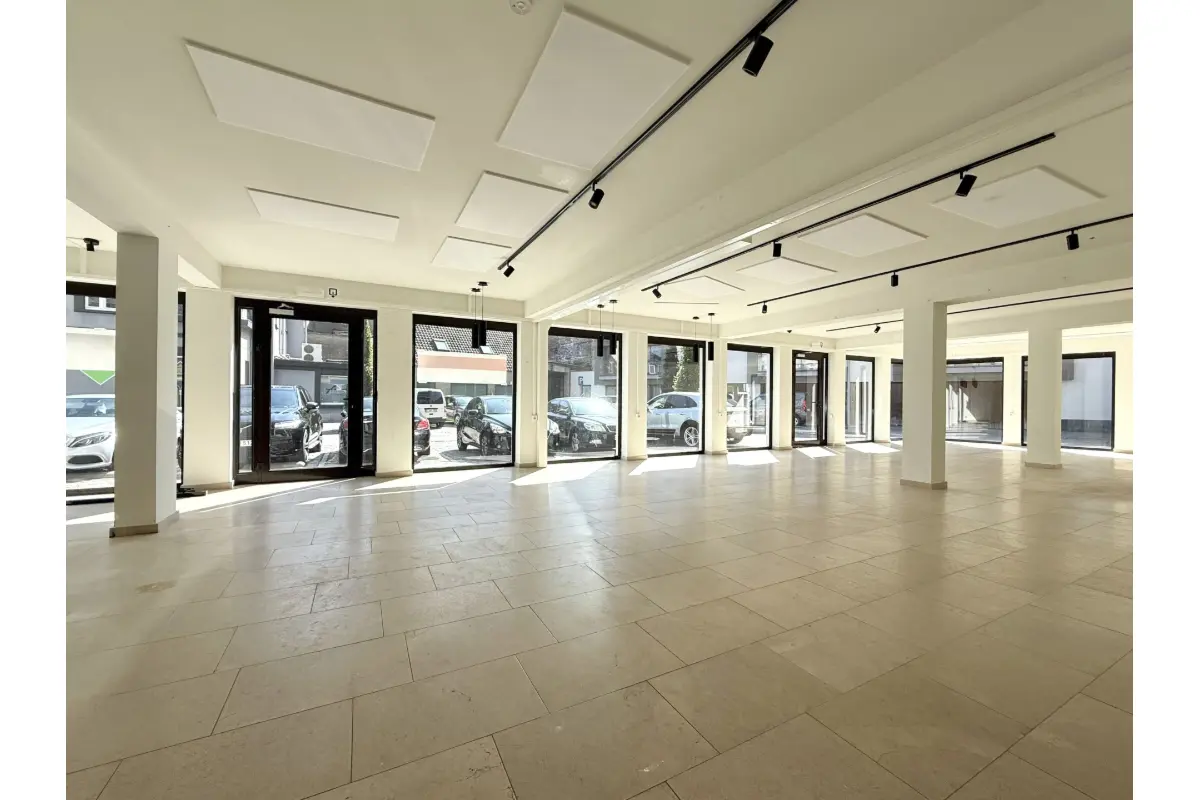 Handelszaak te  koop in Oudenaarde 9700 398000.00€  slaapkamers 171.00m² - Zoekertje 655813