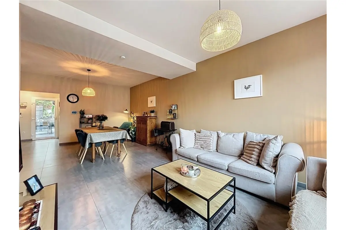 Huis te  koop in Sint-Niklaas 9100 310000.00€ 3 slaapkamers 120.00m² - Zoekertje 657058