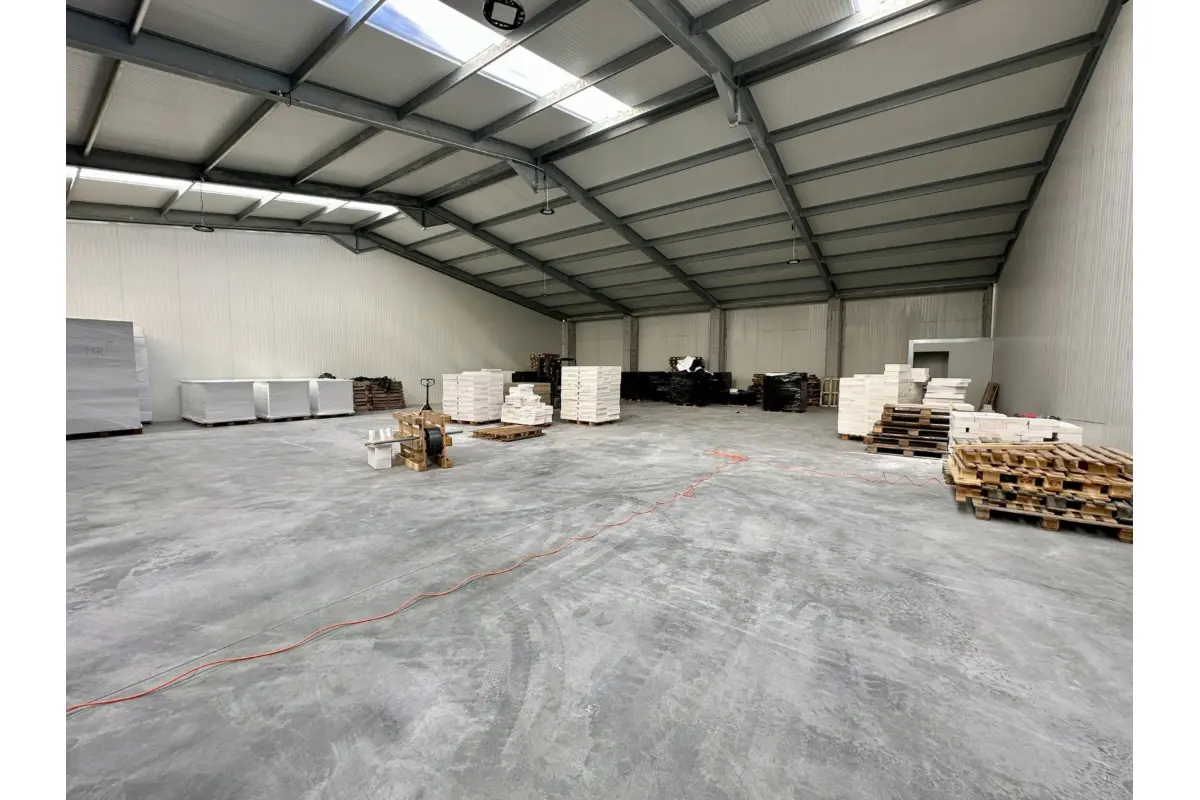 Handelszaak te  huur in Haaltert 9450 2500.00€  slaapkamers 500.00m² - Zoekertje 658626