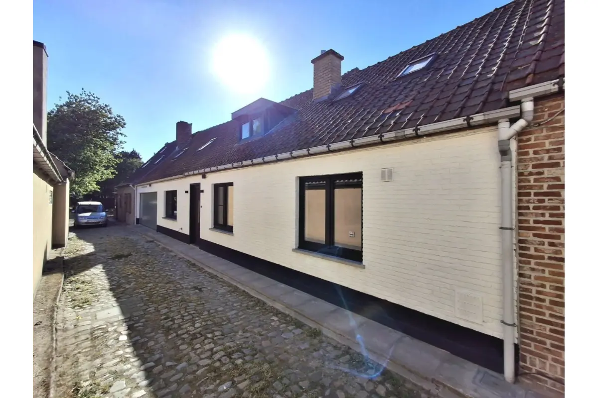 Huis te  huur in Lotenhulle 9880 895.00€ 2 slaapkamers 194.00m² - Zoekertje 661507