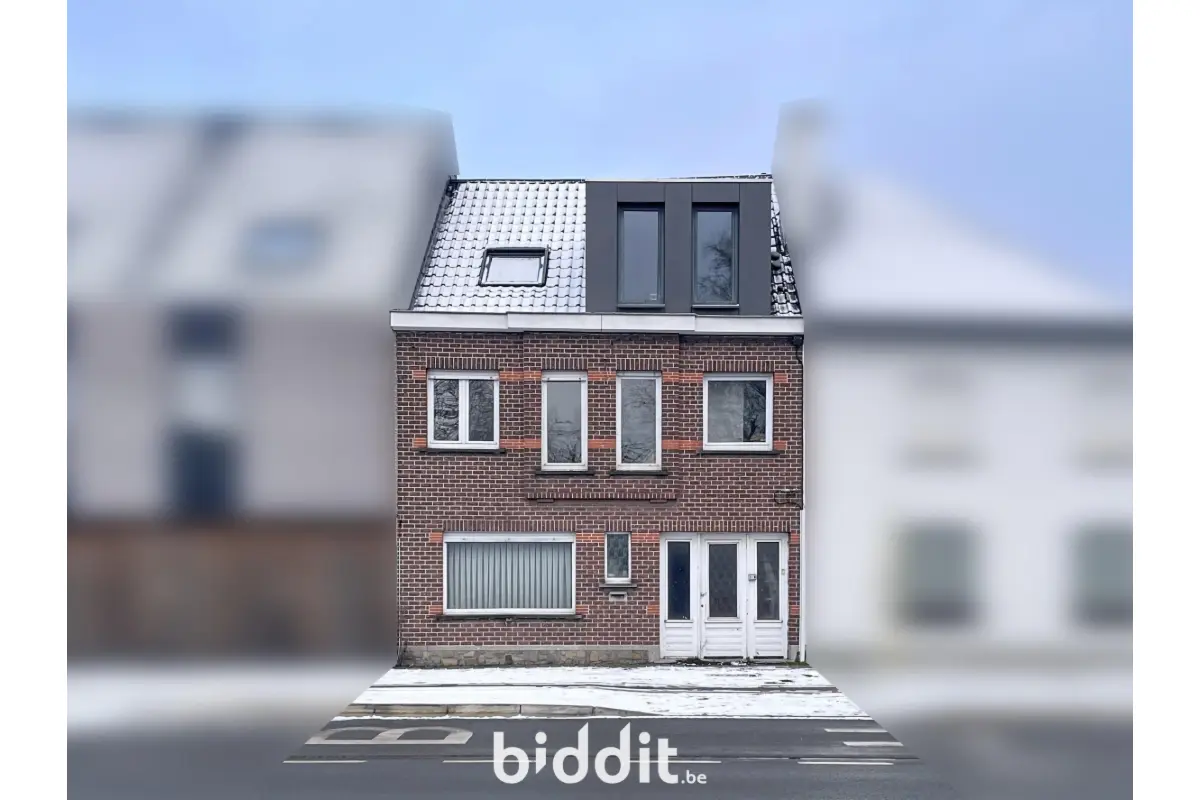 Huis te  koop in Zwijnaarde 9052 195000.00€ 5 slaapkamers 201.00m² - Zoekertje 661874