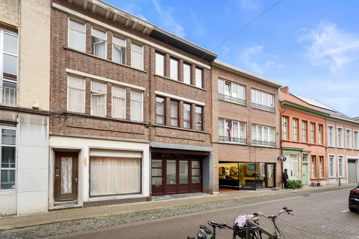 Huis te  koop in Sint-Niklaas 9100 375000.00€ 4 slaapkamers 227.00m² - Zoekertje 661740