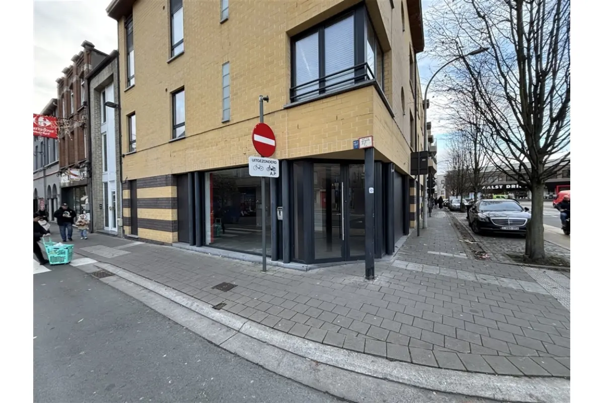 Handelszaak te  huur in Aalst 9300 1300.00€  slaapkamers 120.00m² - Zoekertje 662709