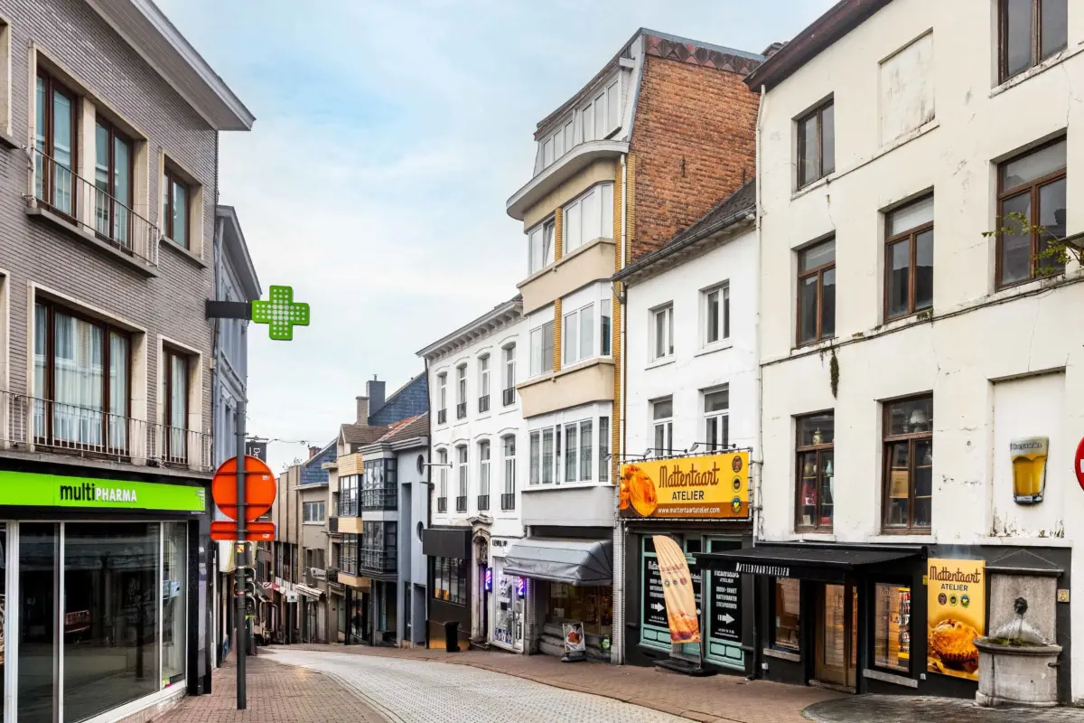 Handelszaak te  koop in Geraardsbergen 9500 349000.00€  slaapkamers 327.00m² - Zoekertje 662050