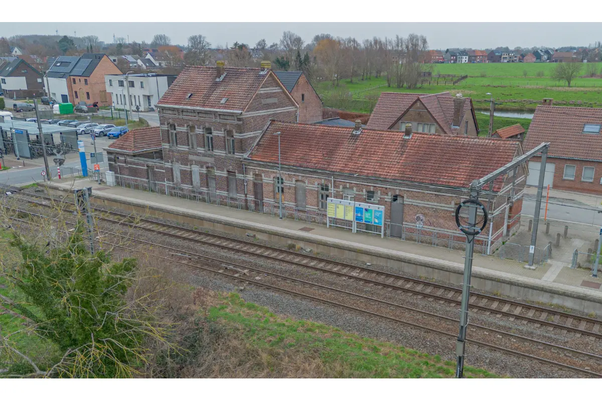 Huis te  koop in Lebbeke 9280 185000.00€ 5 slaapkamers 278.90m² - Zoekertje 662263