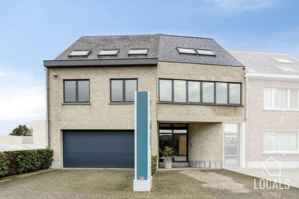 Handelszaak te  koop in Haaltert 9450 299000.00€  slaapkamers 262.00m² - Zoekertje 663379