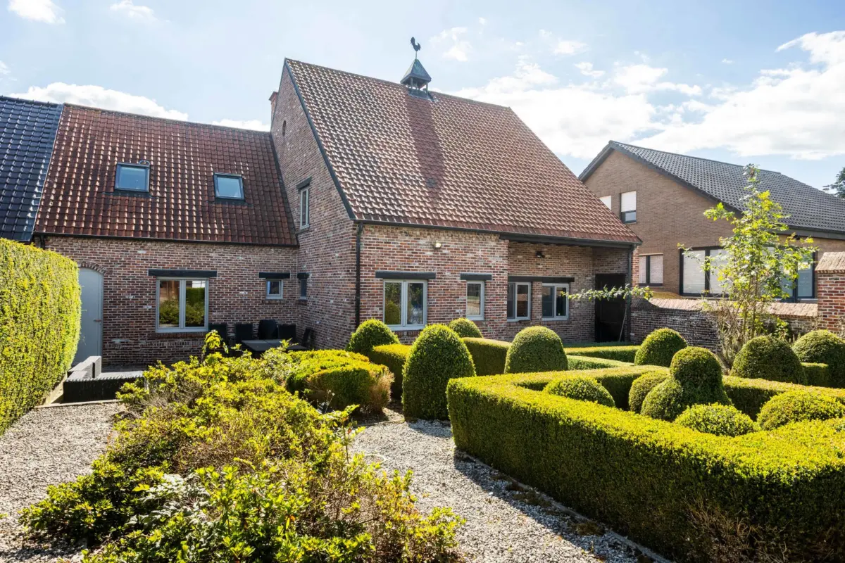 Huis te  koop in Herzele 9550 674900.00€ 4 slaapkamers 466.00m² - Zoekertje 663889