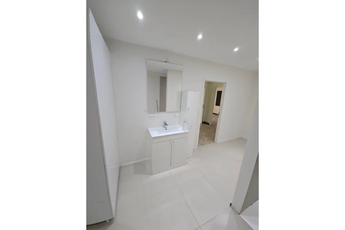 Handelszaak te  huur in Zwijnaarde 9052 1500.00€ 0 slaapkamers m² - Zoekertje 663472